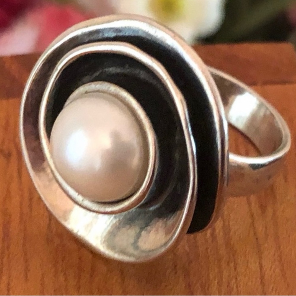 R2121 Silpada Silver & Pearl “Lily Pearl” Ring
